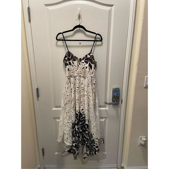 Elliatt Anchor Lace asymetric hemline White Dress Wedding Guest size S NWT$385 - Picture 5 of 7